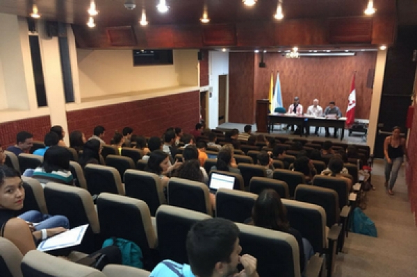 Se realiz&oacute; entrega de est&iacute;mulos acad&eacute;micos a estudiantes de pregrado